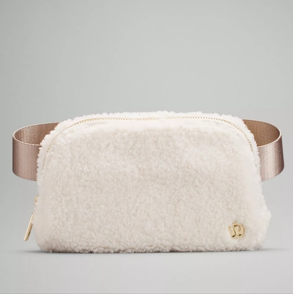 [Price Firm] NWT Lululemon Everywhere Fleece Belt Bag 1L - Picture 1 of 5